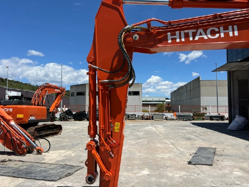 HITACHI ZX210LC-6