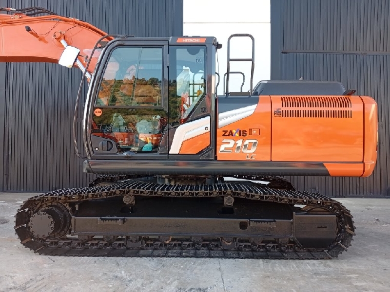 HITACHI ZX210LC-7